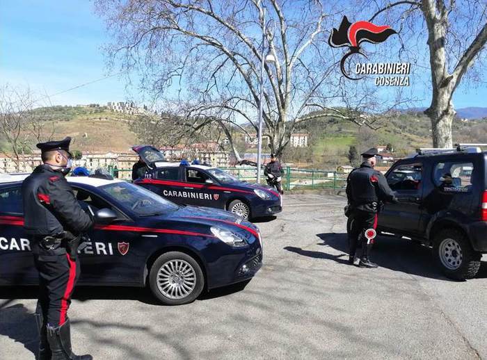 Controlli dei carabinieri a Cosenza
