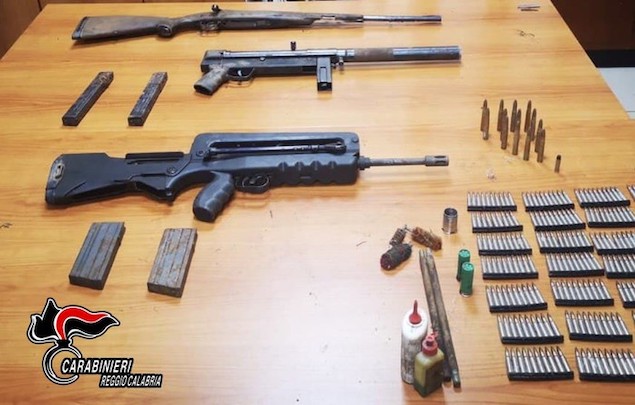 'Ndrangheta: sequestrate armi da guerra nel Reggino