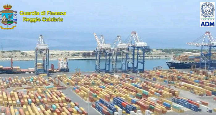 Sequestrate tre tonnellate di cocaina al porto di Gioia Tauro