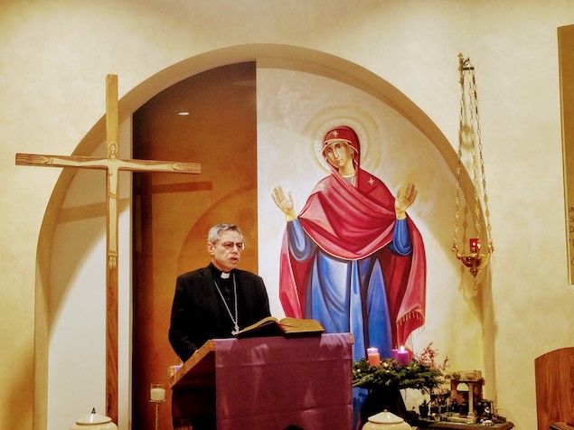 Il vescovo Giuseppe Schillaci accende la terza candela di Avvento