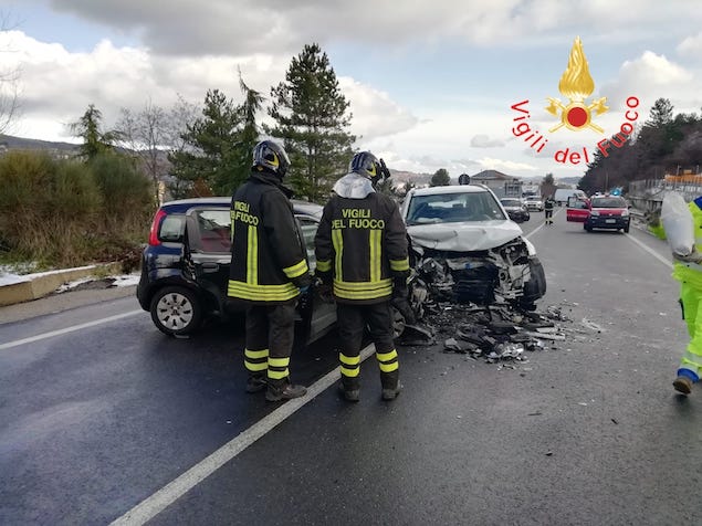 Tragico incidente stradale a San Giovanni in Fiore, una persona deceduta e due feriti