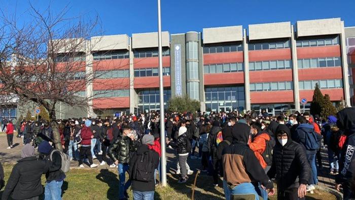 Studenti denunciano molestie da parte di un prof, al via ispezione