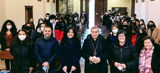 Sinodo, studenti del liceo “Galilei” al santuario di Dipodi con il vescovo Schillaci