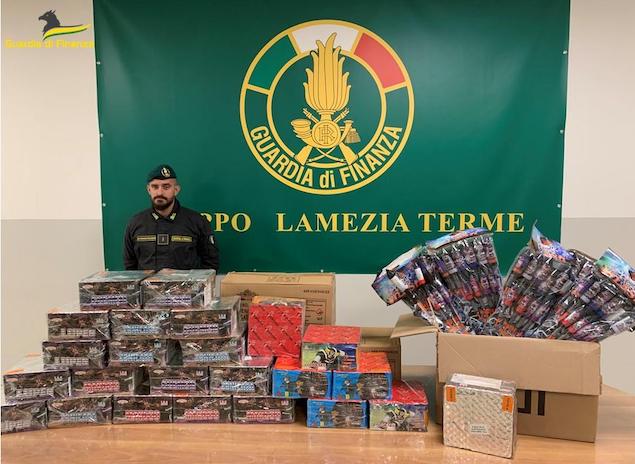 Sequestrati nel lametino oltre 100 kg di fuochi d’artificio detenuti illegalmente