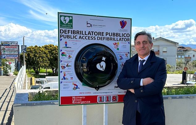 Installato settimo defibrillatore pubblico a Lamezia Terme