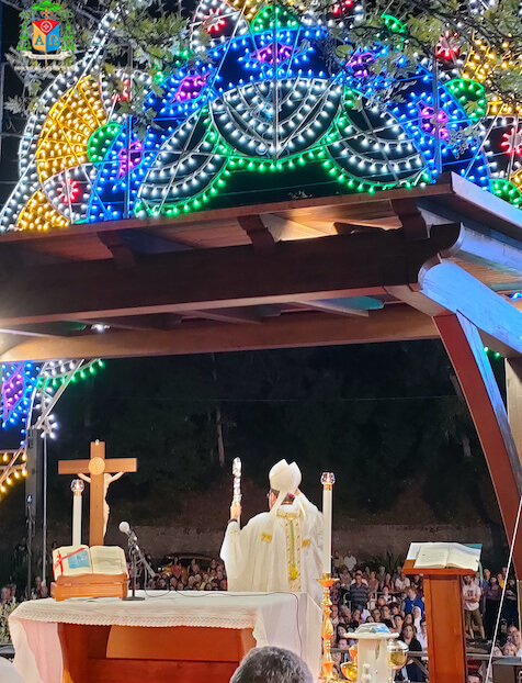 Il vescovo presiede le celebrazioni in onore della festa della Madonna di Dipodi