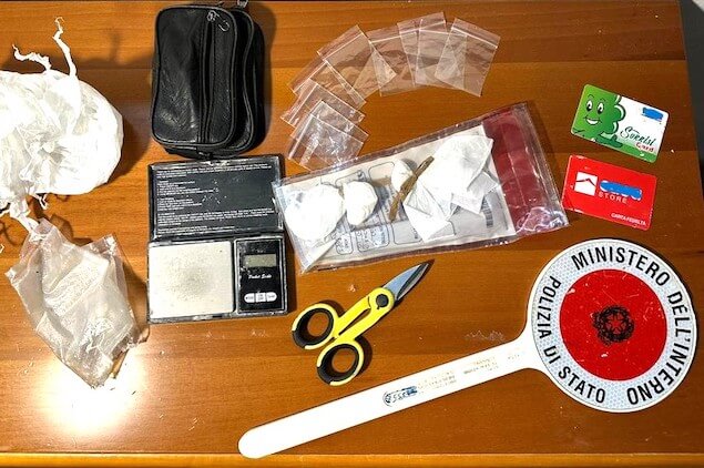 Crotone, rinvenuta cocaina nel quartiere Acquabona, arrestata 39enne
