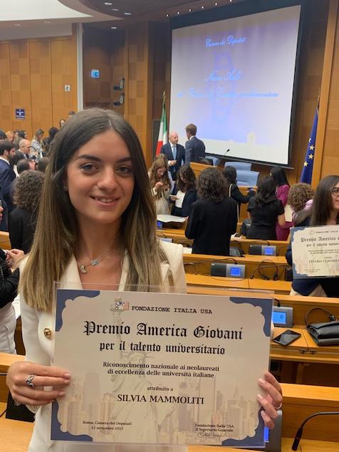 Alla giovane lametina Silvia Mammoliti il premio “America Giovani”