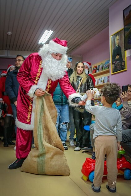 Lamezia. "Babbo Natale in Moto": sorriso dei bambini e partecipazione cittadina