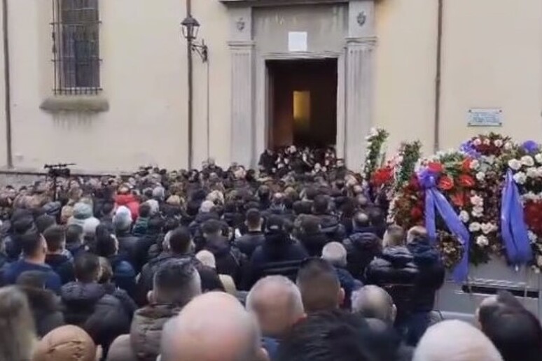 A San Luca i funerali delle 4 vittime dell'incidente sulla SS106