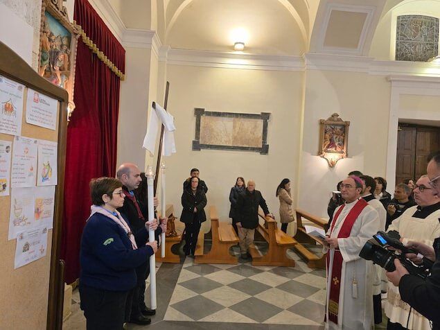 Lamezia. Mons. Parisi celebra la Via Crucis diocesana in Cattedrale