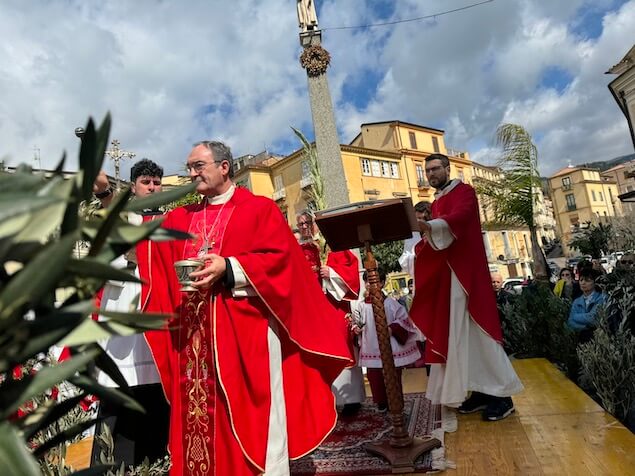 Il vescovo Parisi presiede celebrazioni della Domenica delle Palme