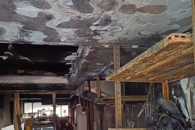 Incendiato un bar pasticceria a Marina di Sibari, indagini