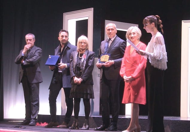 Sindaco di Cosenza consegna a Lunetta Savino premio "Enzo Noce"