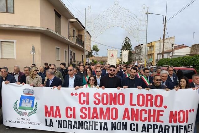 Isola Capo Rizzuto: in 4000 in corteo per dire no alla 'ndrangheta