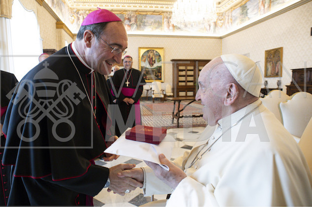 vescovo parisi con papa