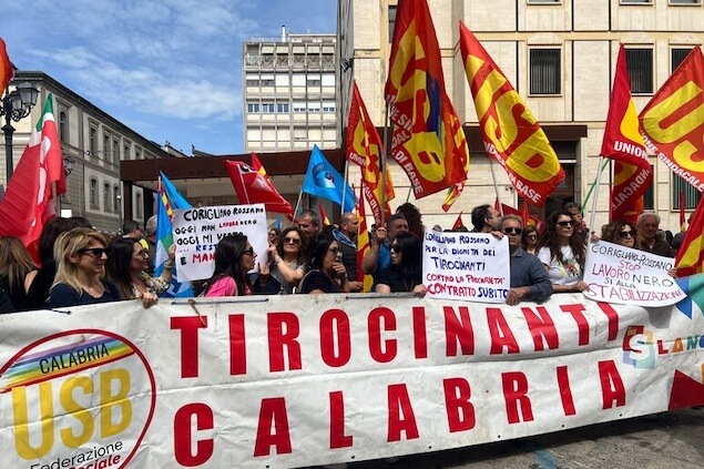 Tirocinanti in piazza a Catanzaro per chiedere stabilizzazione